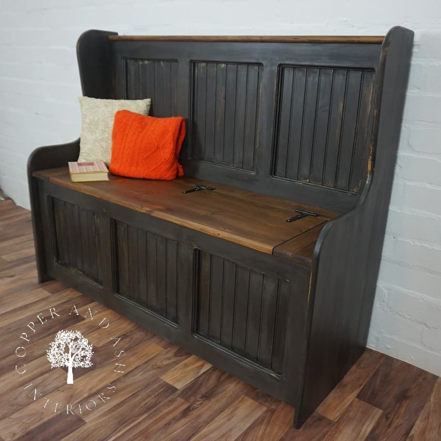 CopperandAsh's tweet photo. 💚 Evening All 💚

One of our #solidpine storage monks benches in our ever popular #rustic #industrialchic style

Solid pine ... tick
Oodles of storage ... tick
Stylish .... tick

4ft  x 17 inches x 38 inches H 

£360
DM to purchase https://t.co/PDEVuCdZL4