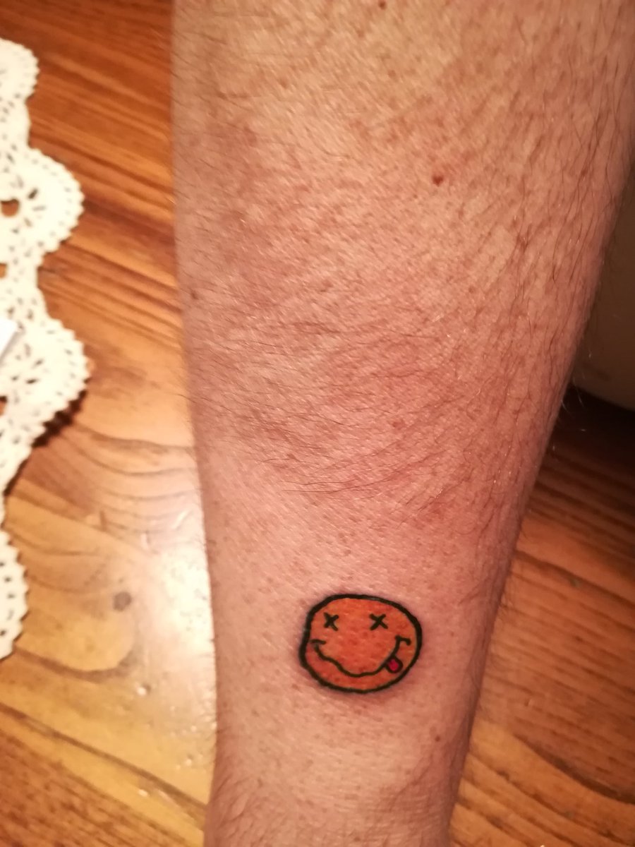 Zagaria22's tweet photo. Do you like my @Nirvana #Tatoo but Never mind, I'm so happy 🙂 #Nirvana #KurtCobain @KristNovoselic #DaveGrohl #NirvanaTatoo #NirvanaArt https://t.co/DTIWm5QikS