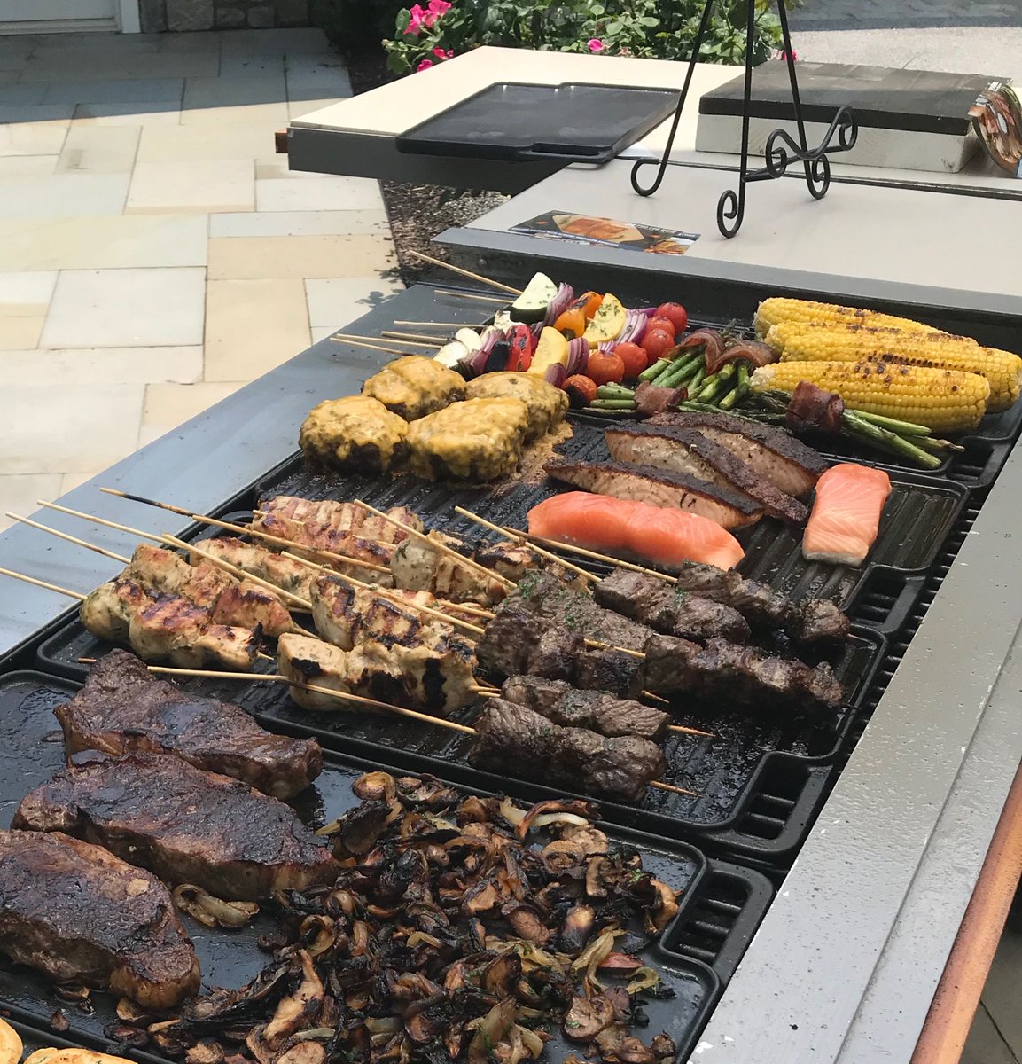gzchef's tweet image. 4th of July GIVEAWAY!!! I&apos;m giving away my #ProForHome Cast Iron griddle/grill topper and a signed cookbook. To enter: &quot;Like&quot; this photo, tag 3 friends and be sure you&apos;re all following me, @geoffreyzakarian!