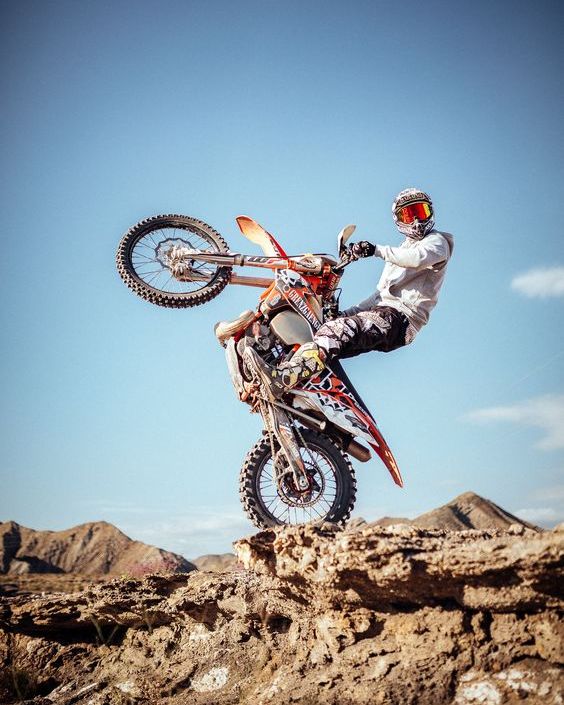 BikeBandit's tweet photo. Wheelie Wednesdays!⁣
•⁣⁣⁣⁣
#BikeBandit #Motorcycles #Motorcycle #Ride #Motocross #Honda #Yamaha #Suzuki #Kawasaki #Triumph #HarleyDavidson #MotorcycleGear #Videooftheday #Photooftheday #Like https://t.co/aDwtv0Hue8