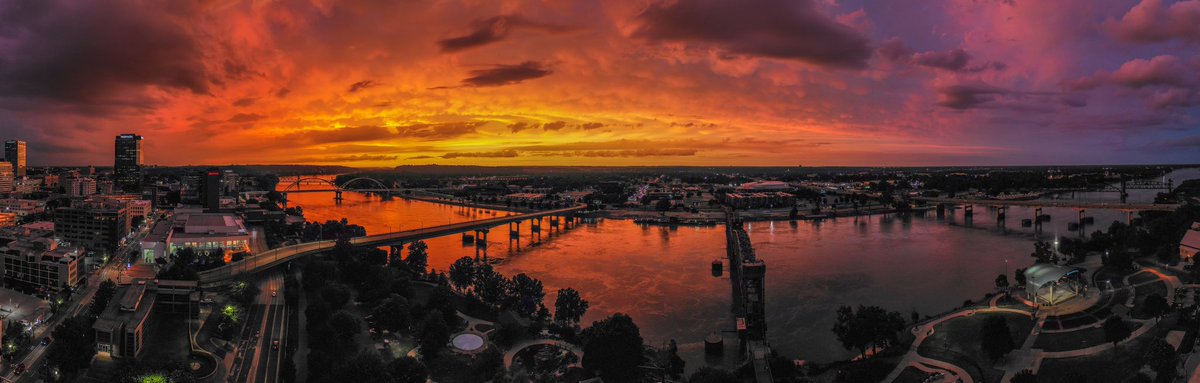 brianemfinger's tweet photo. Just a wild sunset tonight with storms approaching Little Rock, Mammatus Clouds, and lightning. @KATVToddYak https://t.co/HKBk5pbPyy
