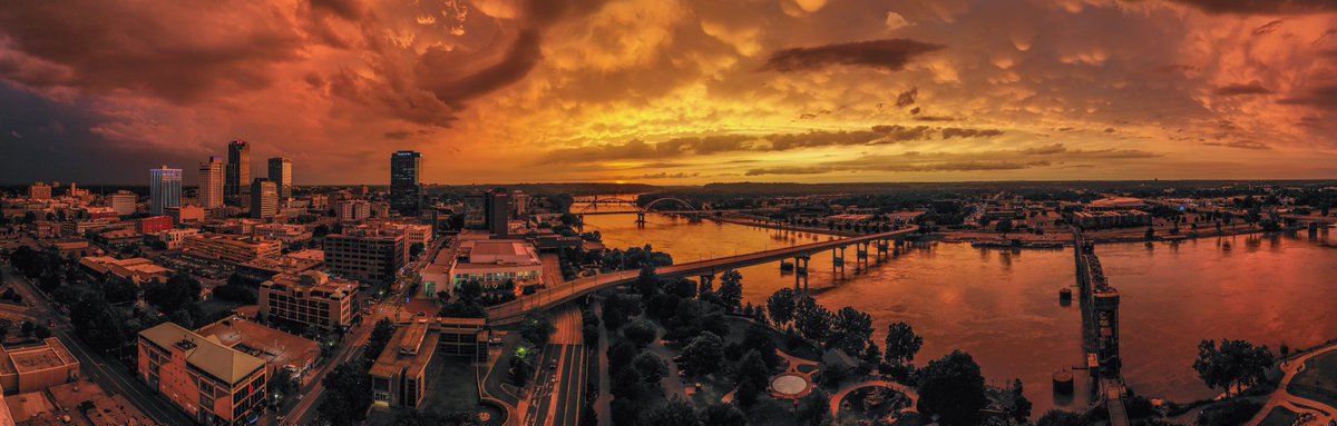 brianemfinger's tweet photo. Just a wild sunset tonight with storms approaching Little Rock, Mammatus Clouds, and lightning. @KATVToddYak https://t.co/HKBk5pbPyy