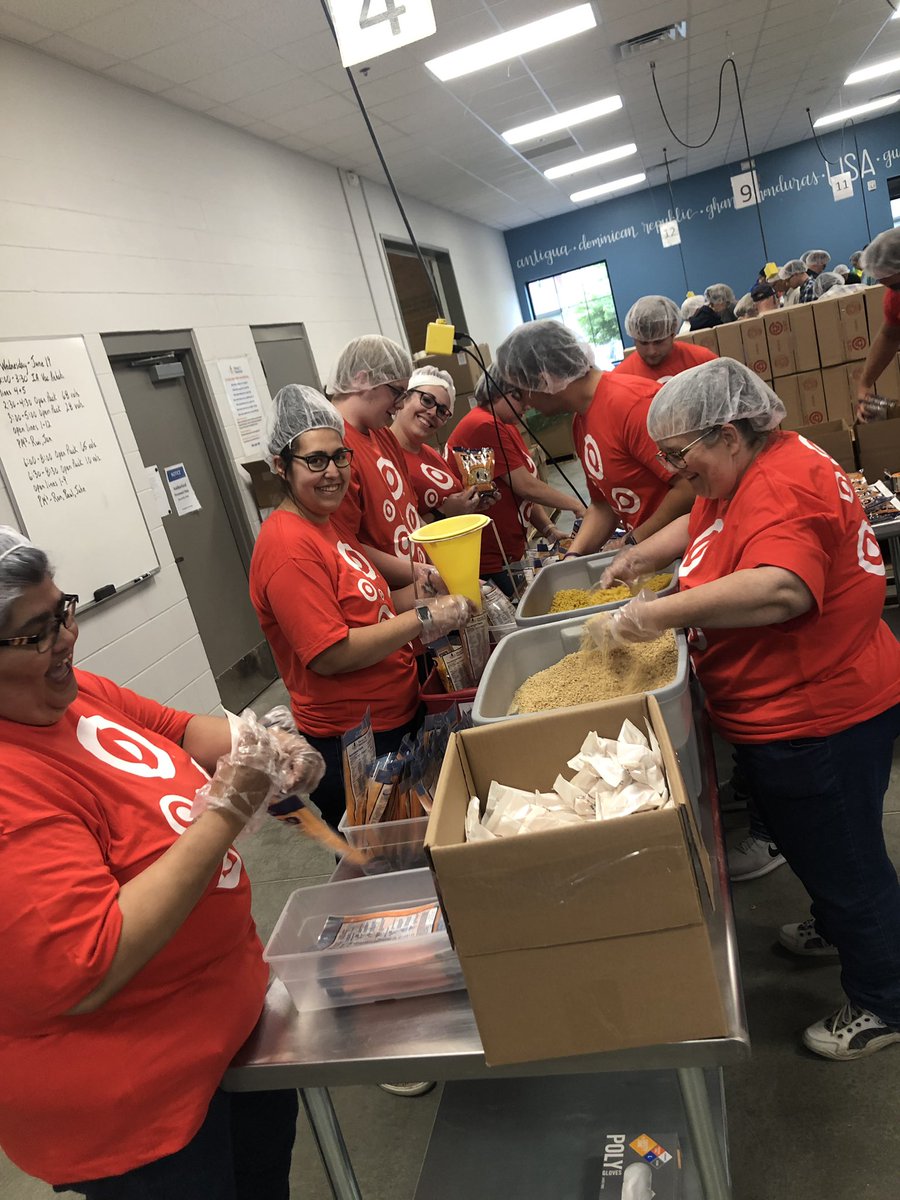 T1791 fighting hunger in the US packing over 1,400 taco mac meals with <a href="/MftH/">MealsfromtheHeartland</a> tonight! We had a blast #givingback! #beahungerfighter #target #community #WorkSomewhereYouLove