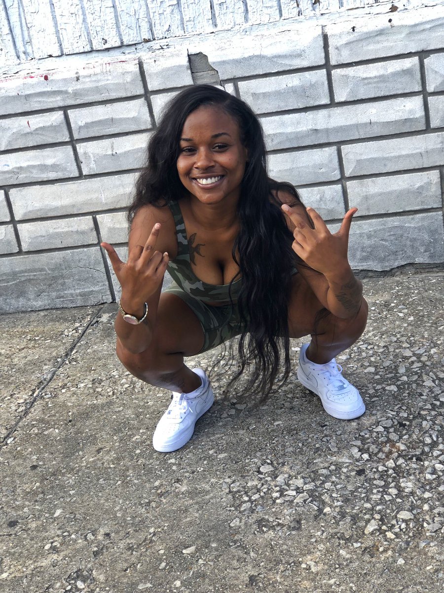Its_puddoe's tweet photo. Big boss bitch don’t come in your size 🤪 #freefu🔓 #foreverDarius https://t.co/vkVy54bTVB