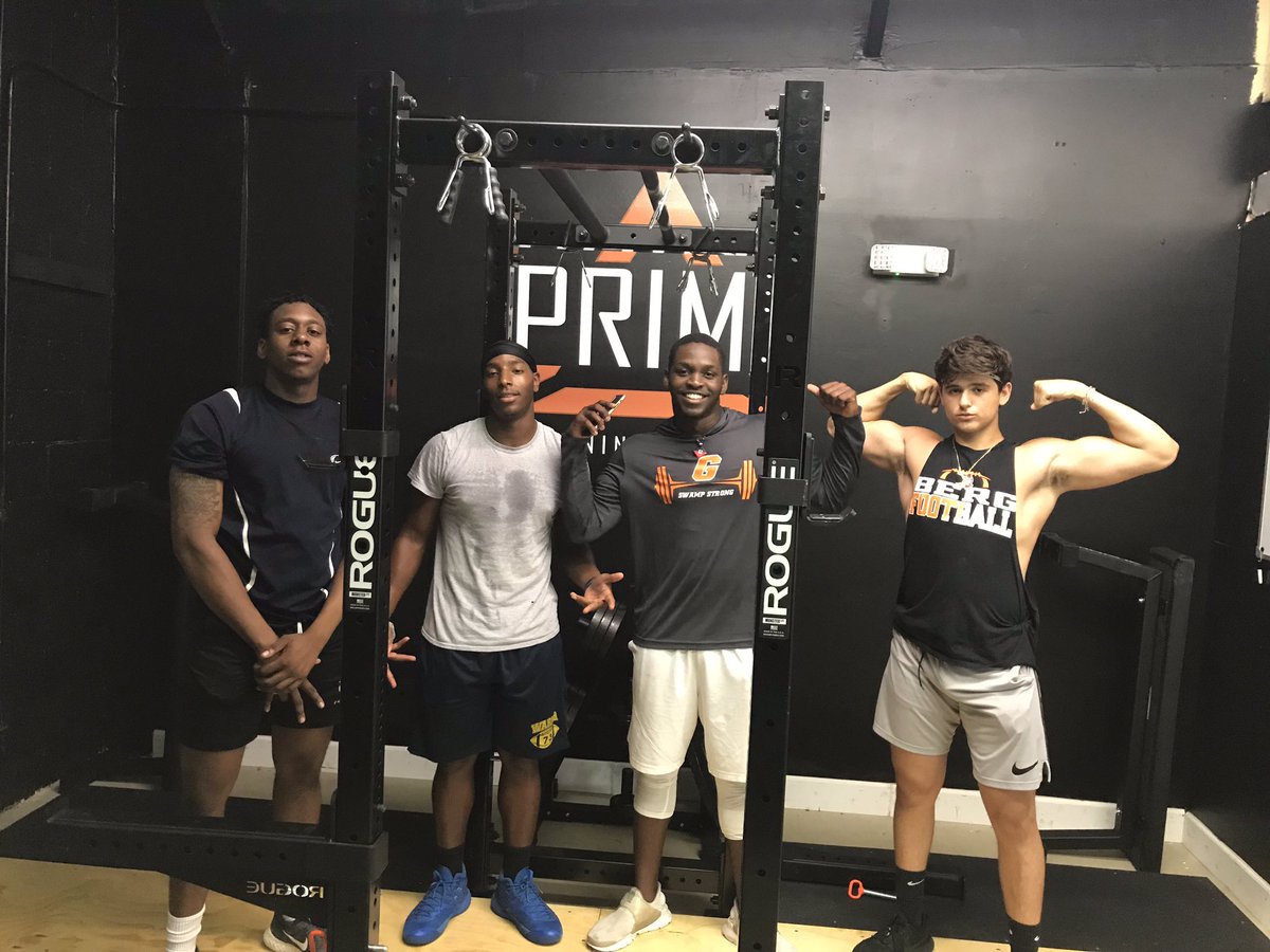 jones_561's tweet photo. Good workout with the boys 💯💪🏾💪🏾 https://t.co/EBoIZUUYkO