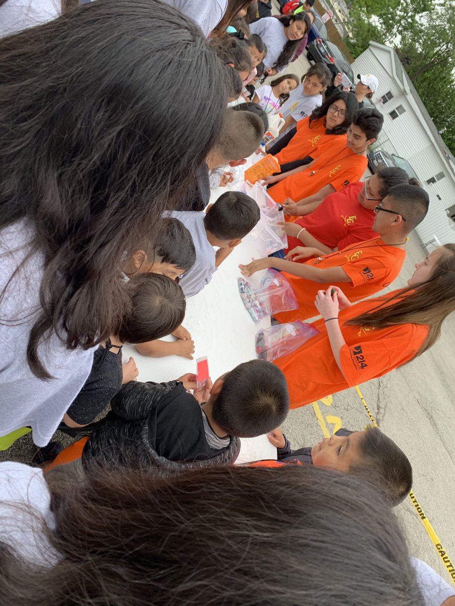 G_Gonzlz's tweet photo. June Oasis Summer Camp Day 3 ☑️ STEM/ Crafts Station: Making Fluffy Slime. Some of the BIGGER kids also had a blast! @EU_LeadersClub @rgalarza22 @Ricardo95186074 #WeAreEG https://t.co/QjVwSCPMRa