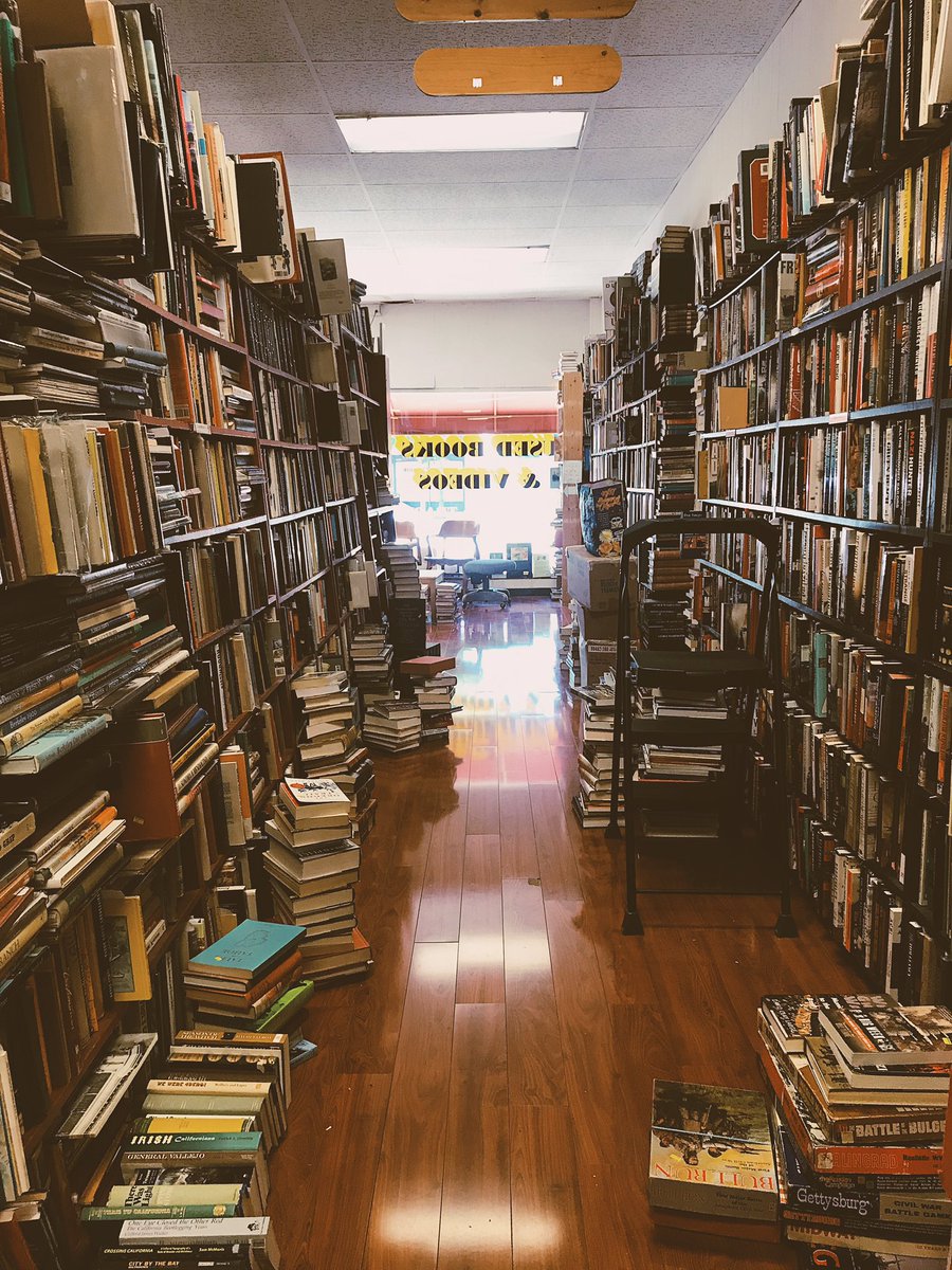 nann3rz's tweet photo. #SupportYourLocalLibraries 📚❤️ #disneyislife https://t.co/4OMMQqB1R4