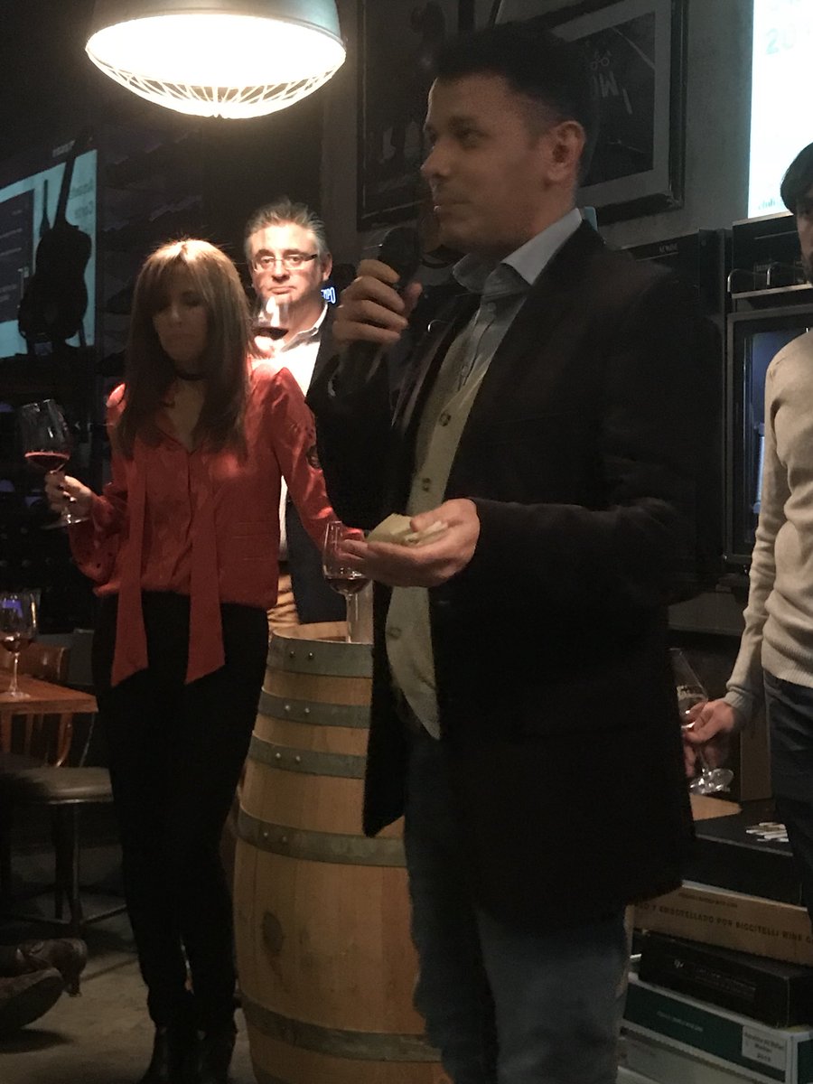 angelyvino's tweet photo. Con la presentación a cargo de @teresags @AleIglesiasWine y Verónica Gurisatti, @bonvivir presentó los 12 vinos Singular 
@SantaJuliaARG @GimenezRiili @BodegaColome @silvioalberto31 @BodegasBianchi @martorellwine @NancyJohnsonSom https://t.co/jlFhpMhBhH