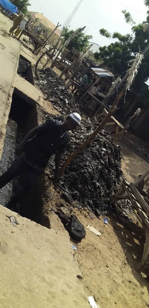 JEnvironmentNG's tweet photo. During our visit to #Kashere, our CEO @IsmailBimaJEI led our team to go round the town to see how erosion and flood is affecting some residents due to dumping wastes in water ways. @NESREANigeria @UNEnvironmentAf @FMEnvng @dgNESREA @AminaJMohammed @NEWMAP_NIGERIA @mdgoje1 https://t.co/w2Ff1P8xsV