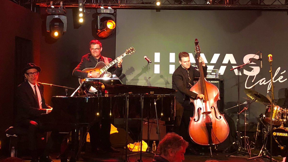 Jeff Goldblum playing jazz at the #HavasCafe . What else? #Canneslion2019