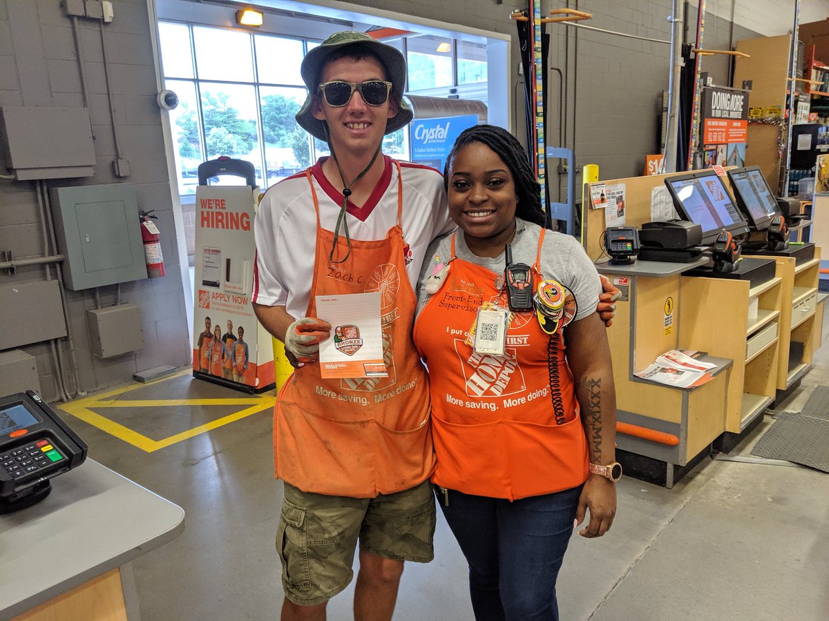 IAmKWestN's tweet photo. GUESS WHAT?!!! My cashier Melissa and Lot attendant Zach both received their bronze badges today! Great Job! #2565timonium #throwsglitter @MsYatesThd2565 @Cmisotti15 @Alexis_3323 https://t.co/YvWGUDd3CF