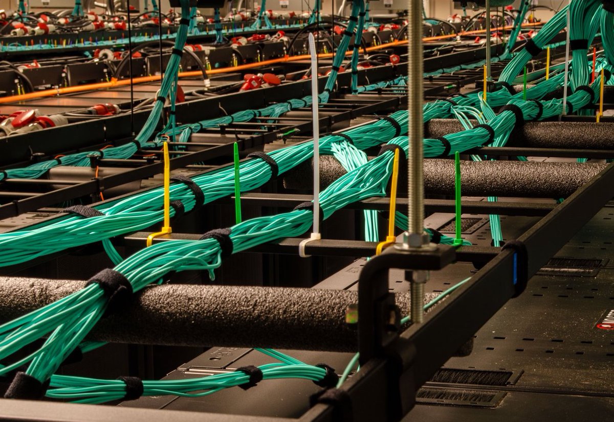 intelnews's tweet image. The Frontera supercomputer at the @TACC is listed as the 5th most powerful supercomputer in the world. Powered by #XeonScalable. @top500supercomp @ISChpc #isc19 bit.ly/2XjGX9C