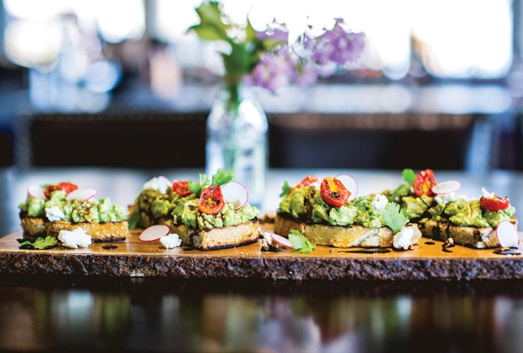 Seeing is believing at #BatchGastropub in Delray Beach, where an enjoyable gastropub experience awaits in an industrial, old-fashioned setting. 🍽 Read more here: bocalifemagazine.com/up-front/taste…