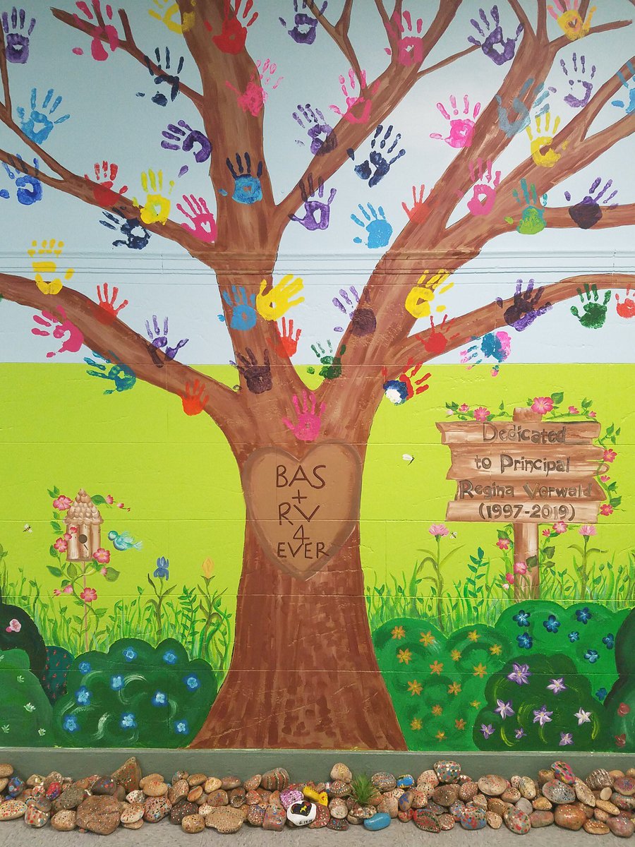 VorwaldRegina's tweet photo. Mural painted by Brook Avenue teachers https://t.co/3nmFhQM4l6