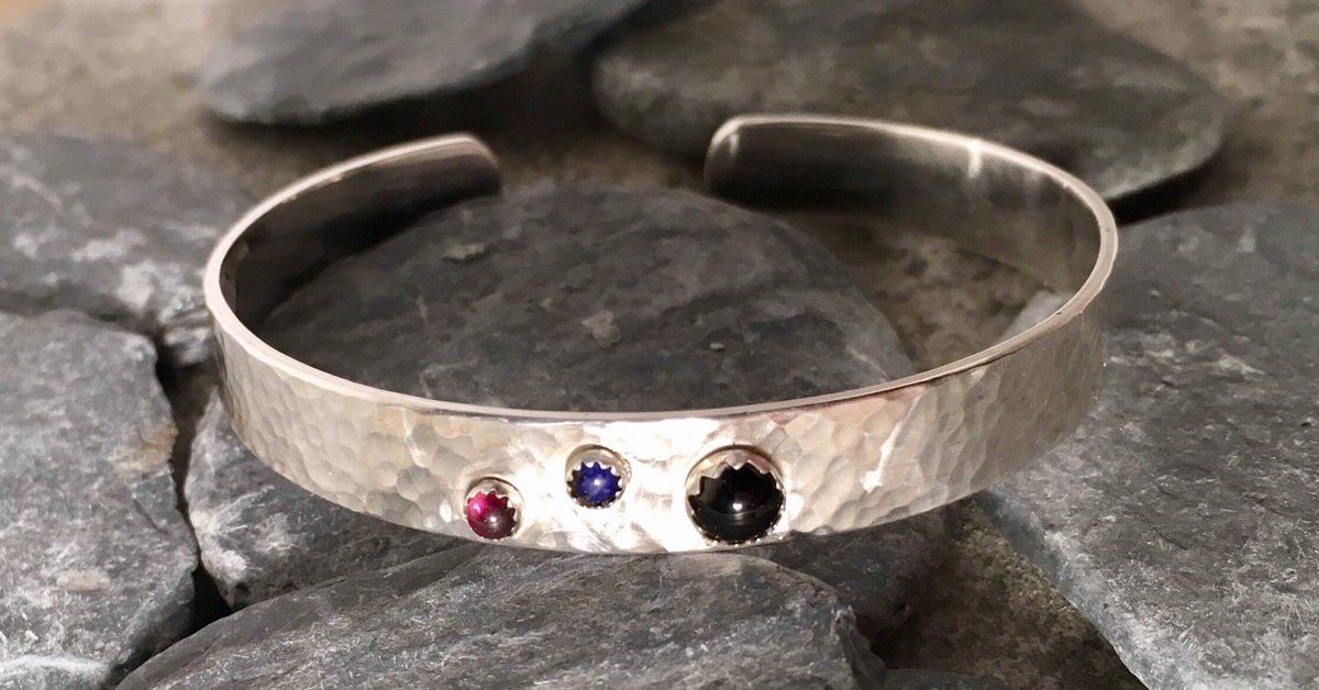 Handmade solid silver cuff bracelet kimpattersonstudio.etsy.com
#etsy #giftideas #onyx #garnet #lapis #cuff #bracelets