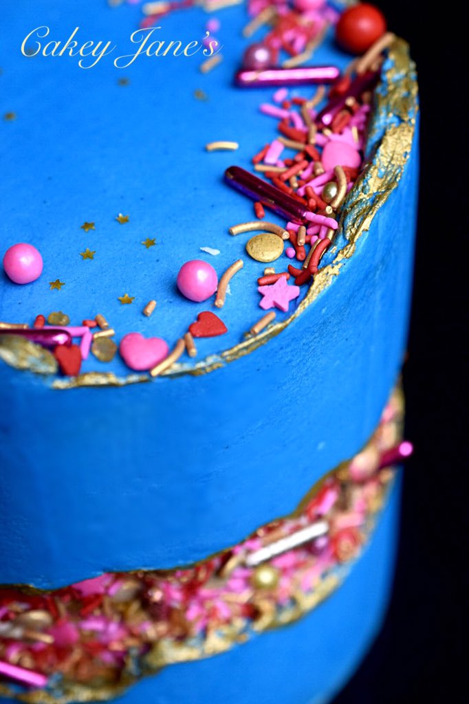 jane_whiley's tweet photo. πππEye-popping πππ Fault-line celebration cake with to die-for sprinkles by @sweetapolita #sweetapolita #faultlinecake #eyepop #buttercreamcake #happybirthdaytome https://t.co/OO3etiaYGh