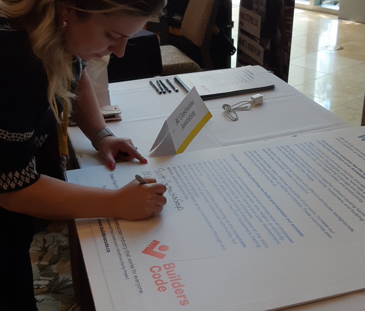 thisisBCCA's tweet photo. Thank you @CAF_FCA for a great event #swit2019. The BCCA appreciate your hospitality and enjoyed making many important connections in Vancouver this week, including new Builders Code Pledge signatories - Belle Construction and @alabaster_homes  @bcbuilderscode https://t.co/d1RigsHtnJ