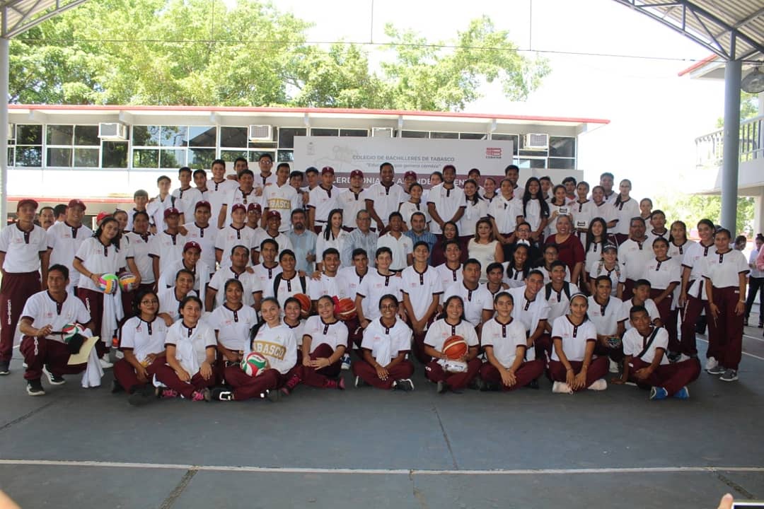 _injudet's tweet image. La Lic. Sheila Guadalupe Cadena Nieto, Directora General del #INJUDET, asistió a la Ceremonia de Abanderamiento de la Delegación Tabasqueña que participará en los XIX Juegos Nacionales Deportivos #CONADEMS, Aguascalientes 2019.

¡Muchas felicitaciones!

#JUVENTUD #DEPORTE