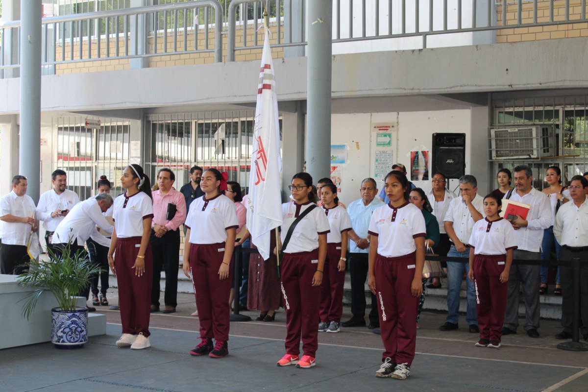 _injudet's tweet image. La Lic. Sheila Guadalupe Cadena Nieto, Directora General del #INJUDET, asistió a la Ceremonia de Abanderamiento de la Delegación Tabasqueña que participará en los XIX Juegos Nacionales Deportivos #CONADEMS, Aguascalientes 2019.

¡Muchas felicitaciones!

#JUVENTUD #DEPORTE