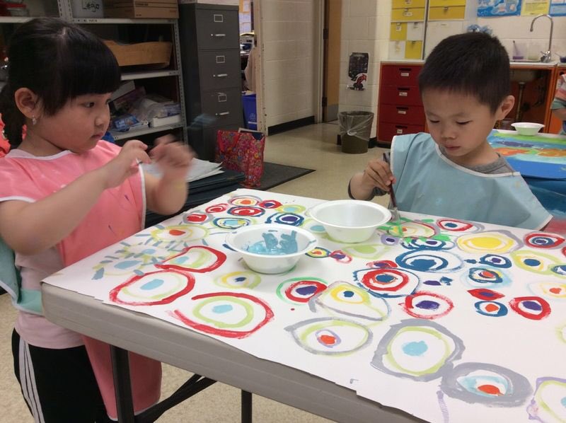 Alexmuir_TDSB's tweet photo. All the kindergarten classes worked so hard on their masterpieces #goalfornextyear #kickstartarts https://t.co/2y38jjwkxX