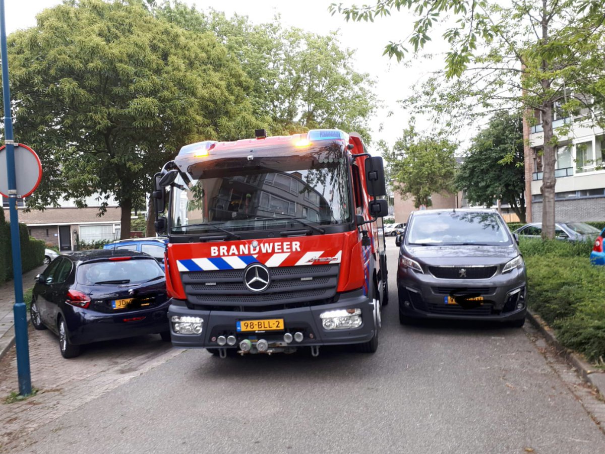 Vanavond met de brandweer en het team een ronde door het Dorp gedaan. Soms paste het maar net. Het is voor uw eigen veiligheid dat de brandweer er door kan. Houd daar rekening mee.