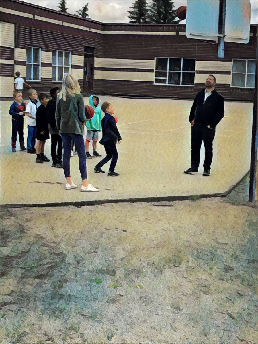 How lucky are we to have such an amazing day set aside to celebrate the hard work of our Grade 2’s! “I love this garden party, I waited so long for it!” RB. Thank you to all for coming and celebrating our school year! #GardenParty #FCSinspired 🍰🍪