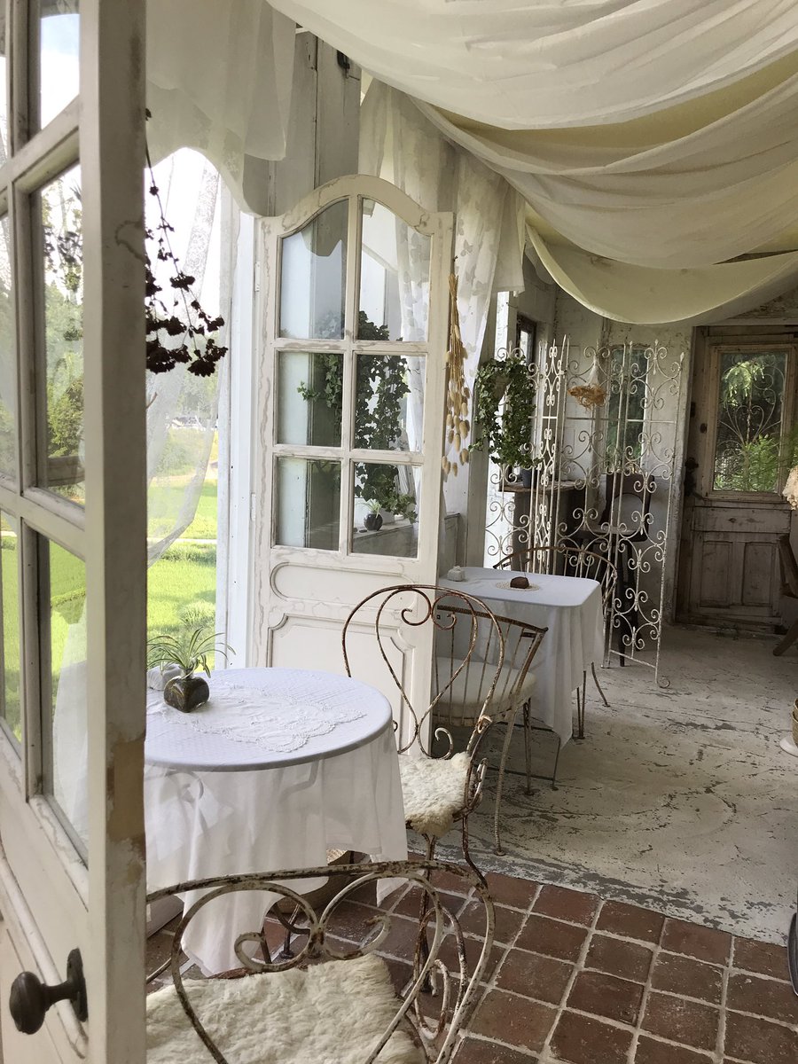 かなさんぽ Twitterissa 大自然の中にある一軒のカフェ Niddefee ニドファ が千葉のイチ押しカフェ 緑いっぱいで静かな時間を過ごすことができる アンティークな雑貨やインテリアがおしゃれで可愛い リフレッシュするのにぴったりな空間です 千葉県香取郡多