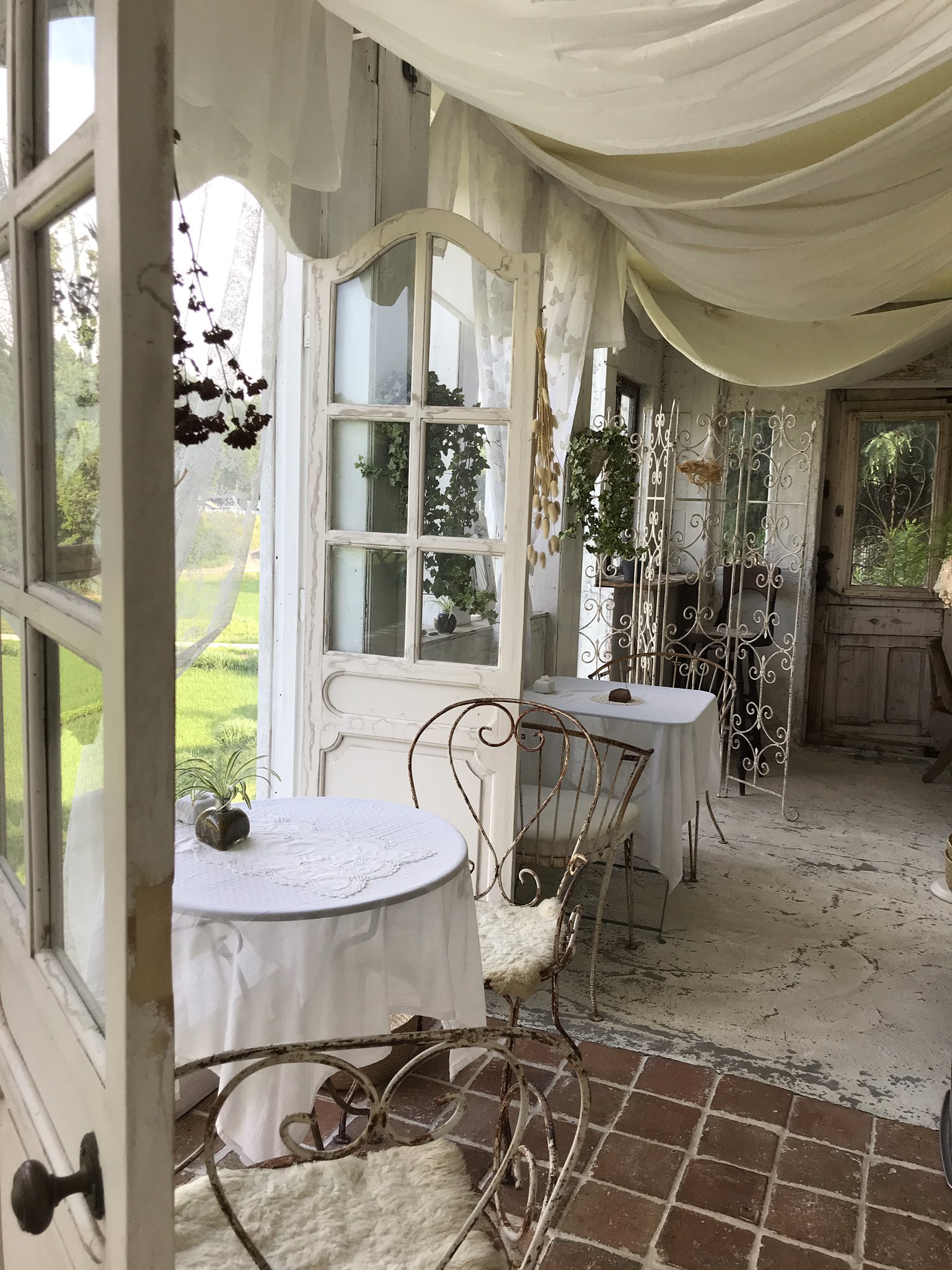 Twitter 上的 かなさんぽ 大自然の中にある一軒のカフェ Niddefee ニドファ が千葉のイチ押しカフェ 緑いっぱいで静かな時間を過ごすことができる アンティークな雑貨やインテリアがおしゃれで可愛い リフレッシュするのにぴったりな空間です 千葉県香取郡