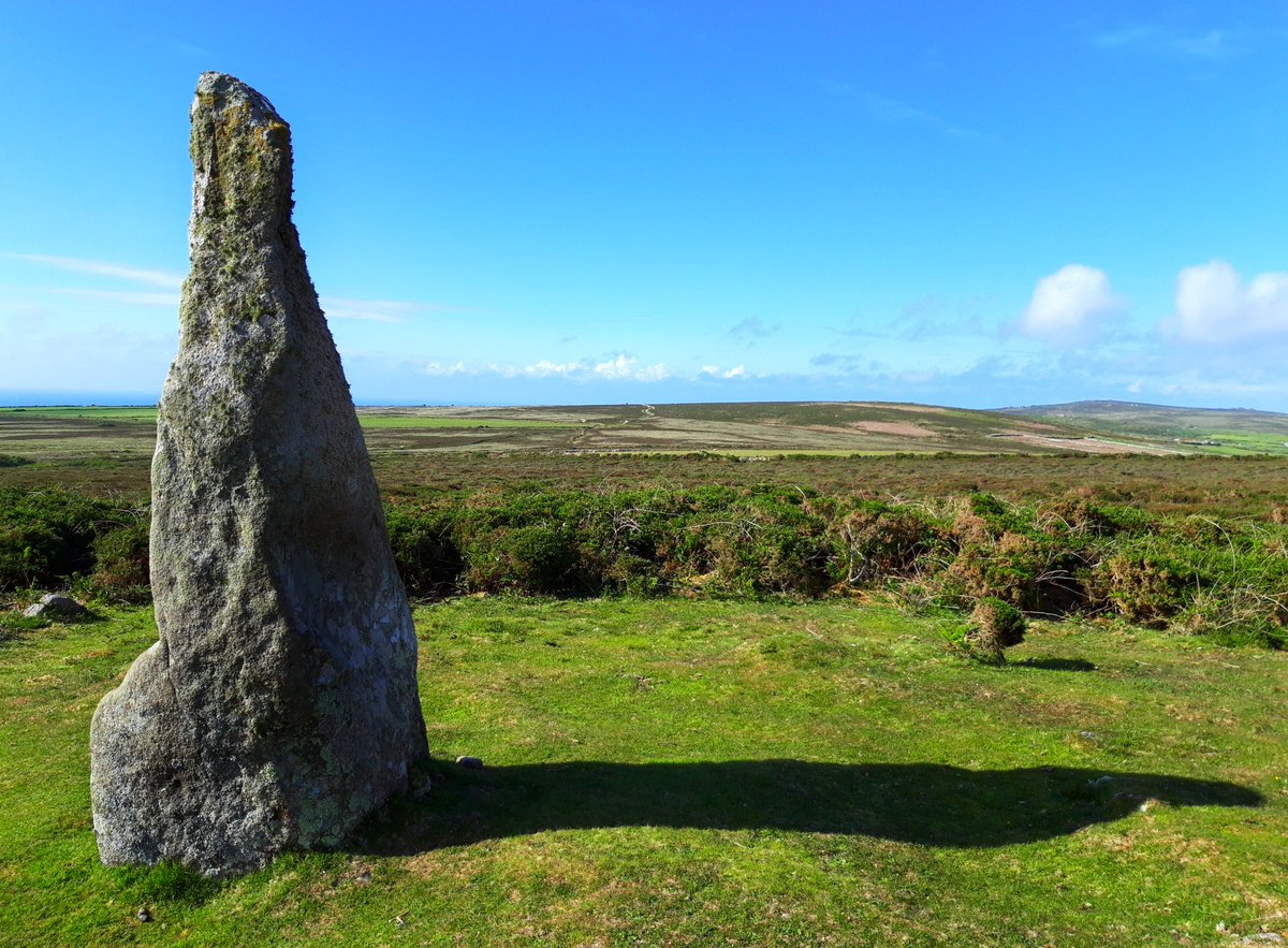 Boswens Croft Menhir (The Long Stone) from an even earlier era than nearby Chûn Quoit I believe. A fantastically atmospheric spot you can usually have to yourself. I really love this one. 18thc Borlase sketch shows it was part of a cairn once. #PrehistoryOfPenwith #megalithic