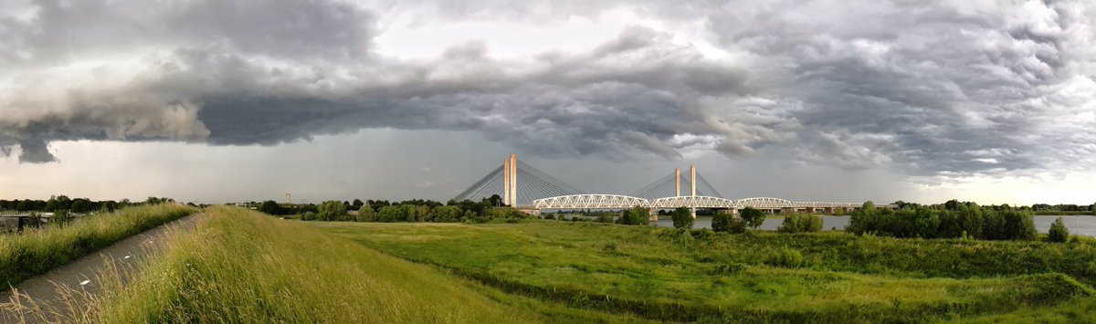 Naderend onweer in Zaltbommel