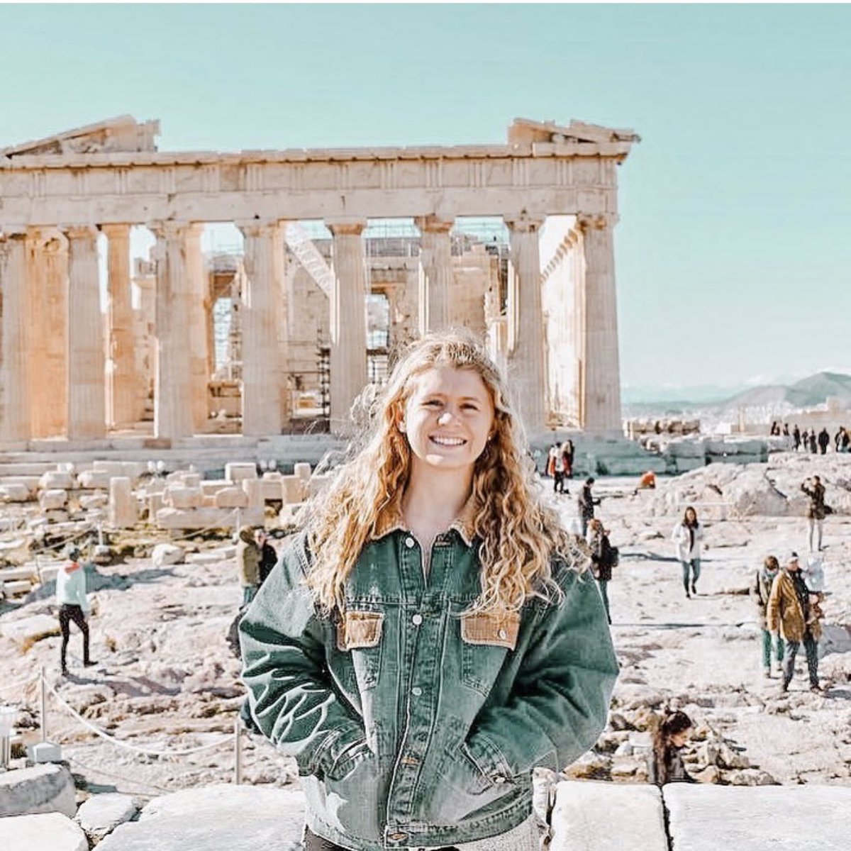 cofctheta's tweet photo. keep up with us via our instagram (cofctheta) throughout the summer!! 💛💫✨ 
#cofc23 https://t.co/n7OzKGeo0N