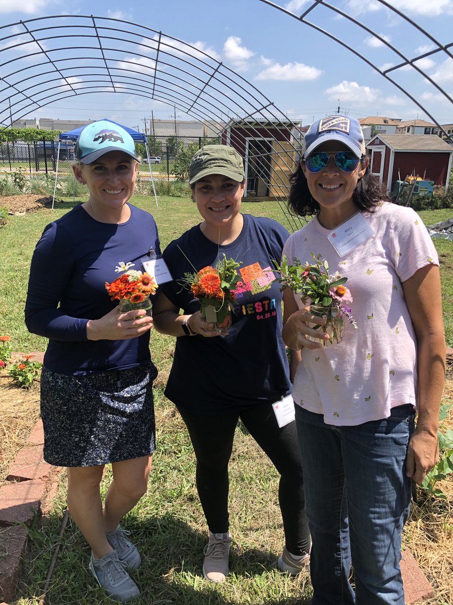 adacostahsesor1's tweet photo. Our floral arrangements from @UrbanHarvest #edibleacademyhouston @ZismanHSES @SymondsHSES https://t.co/Mo5pUl4gmb