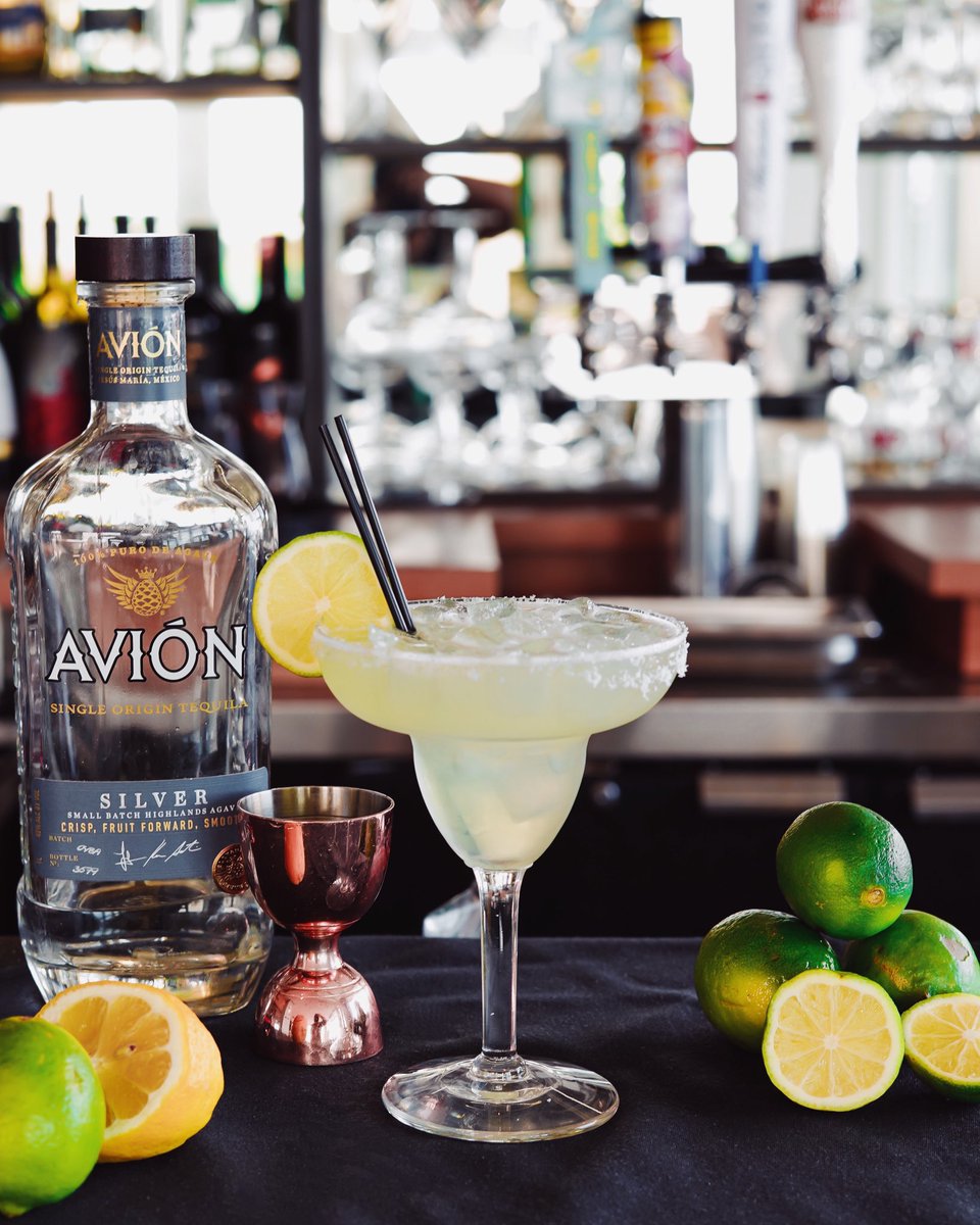 panoramamiamicg's tweet photo. Save the date! June 27 we will kick off our Margarita’s and Paloma’s night! We will be offering these two cocktails to the ladies every Thursday from 7-8pm! Who’s coming? 🍹
#wheretogoinmiami #miamifood #eatmiami #coconutgrove #coconutgroverestaurant #miamihappyhour https://t.co/EOIqqHvev4