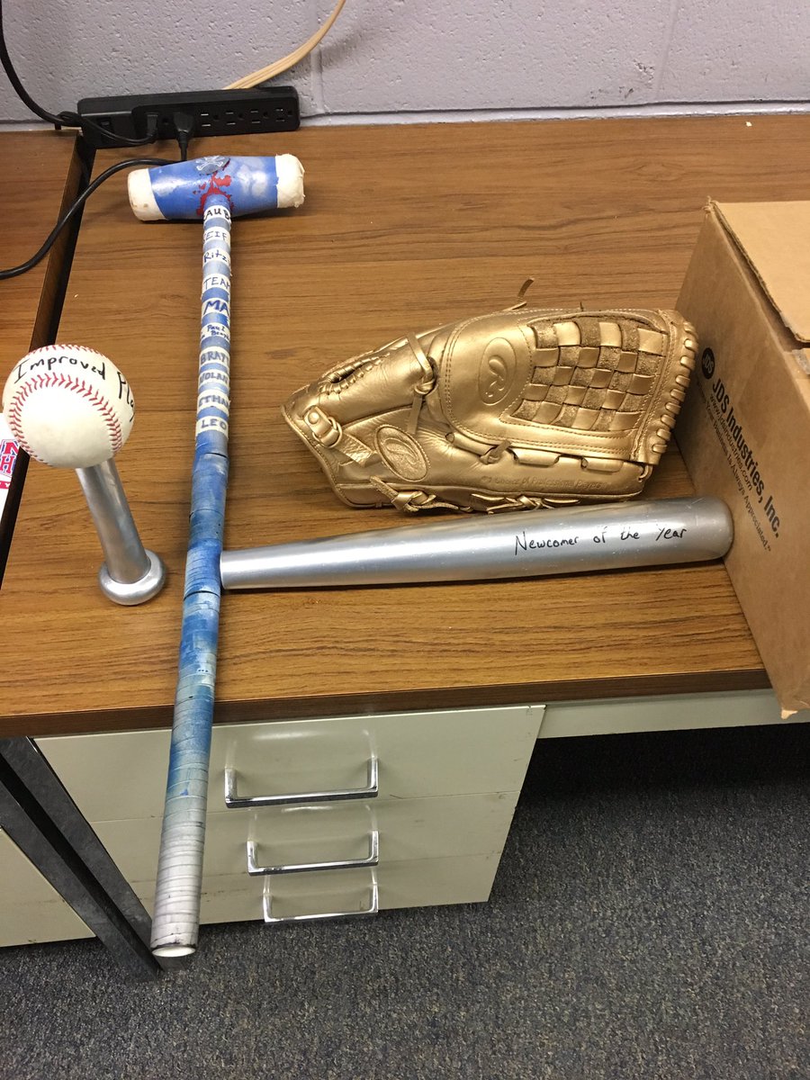 Awards night tonight! Stay tuned to see the winners of some baseball awards 👀