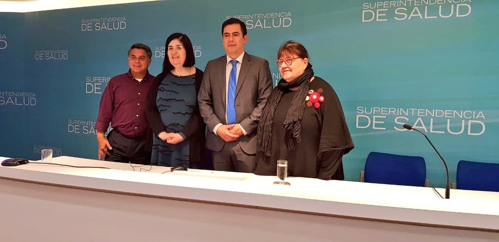 ChileMatrones's tweet photo. Presidenta de #ChileMatrones asistió esta tarde al seminario "Desafíos del sistema de salud chileno", un ciclo de encuentros que organiza la @SuperDeSalud y que en esta ocasión trató el tema "Envejecimiento poblacional: desafíos estratégicos" https://t.co/2hq9MgWu2g