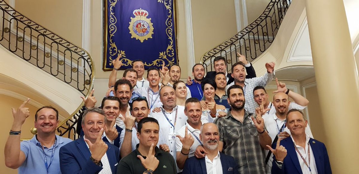 JupolNacional's tweet photo. 🔝GRACIAS🔝

👮‍♀️👮‍♂️Somos conscientes de la responsabilidad que asumimos 

👮‍♂️👮‍♀️Los @policias han entendido nuestra propuesta 

💔Va por Rafa, siempre en nuestro recuerdo 

#EquiparacionYa https://t.co/Wfv1r5Wxqy