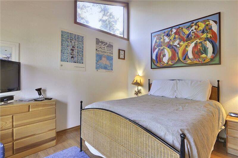TruckeeVacation's tweet photo. Welcome to Deer Path; a delightful Northstar retreat is waiting for you & your group & enjoy your stay.
Book now! https://t.co/lIgKoIeRhK
📍Truckee, CA
🛏 2 Bed
🛁 2 Bath
👨👩👧 8 Guests
🐶 2 Pets
#DeerPath #LuxuryLiving #VacationTruckee #TahoeTruckeeVacationProperties #BookDirect https://t.co/cyZIT6UfMq
