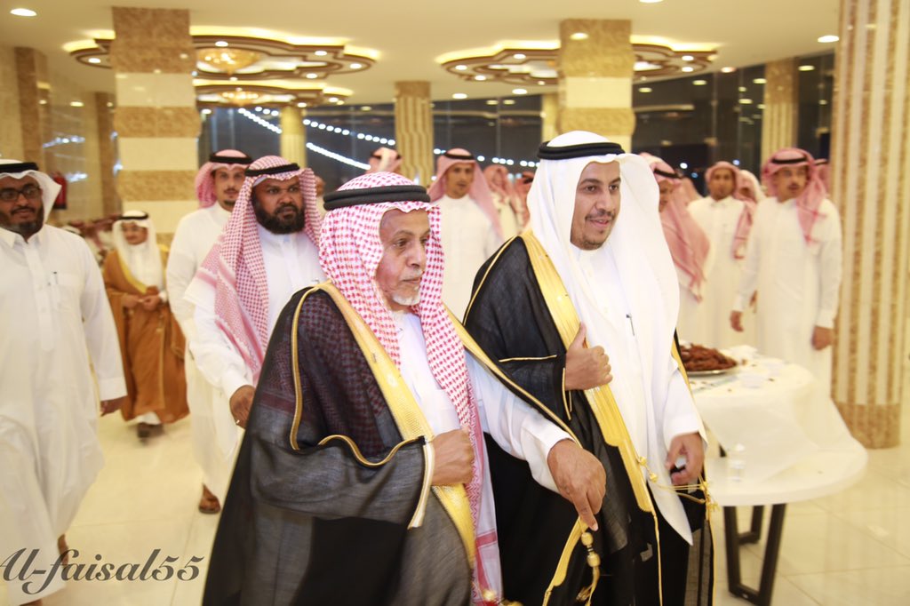AL_faisal55's tweet photo. صور من #زواج_أحمد_بركات_البحيري  
لحظه وصول محافظ محافظة العرضيات الى قصر السلام وكان في استقباله الشيخ مونس بن سعد وأفراد قبيلته https://t.co/oEHCmoExZf