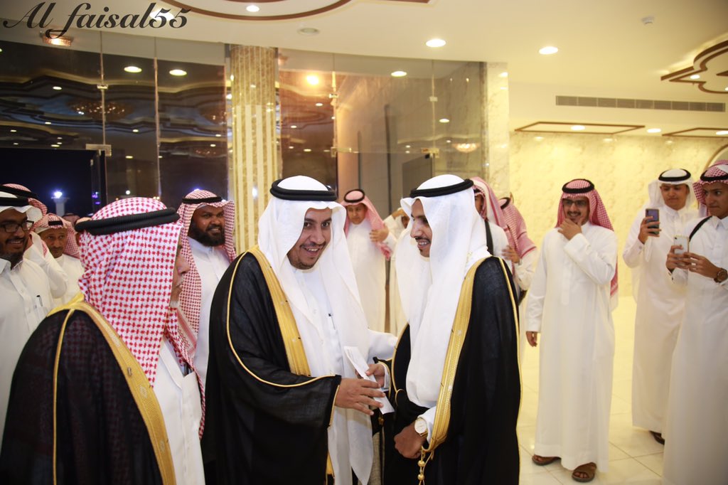 AL_faisal55's tweet photo. صور من #زواج_أحمد_بركات_البحيري  
لحظه وصول محافظ محافظة العرضيات الى قصر السلام وكان في استقباله الشيخ مونس بن سعد وأفراد قبيلته https://t.co/oEHCmoExZf