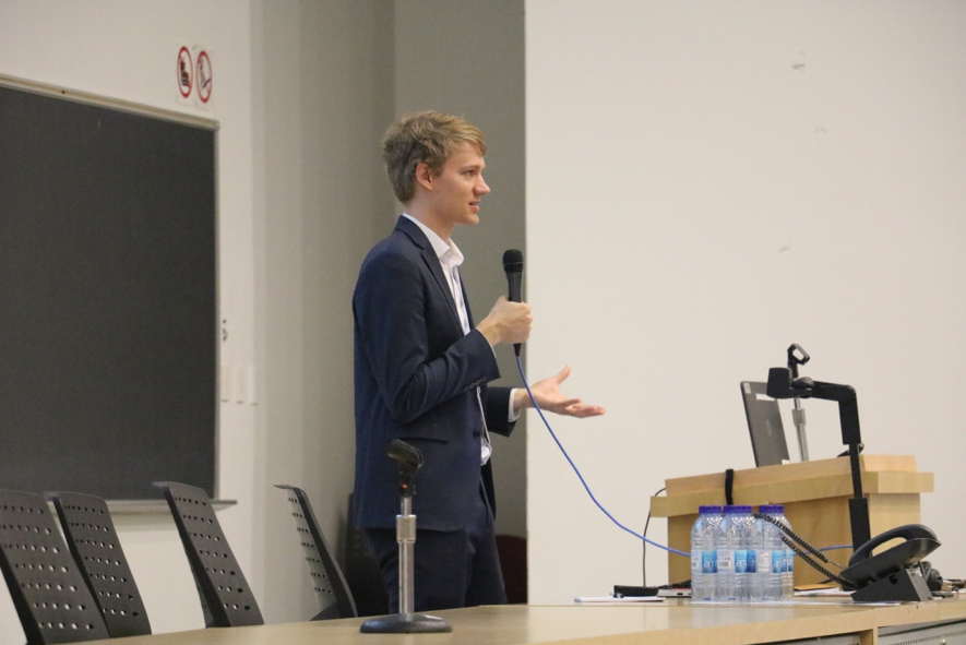 CyberjusticeLab's tweet photo. Les Moments Forts de #ICAIL2019 (2)
« Using Factors to Predict and Analyze Landlord-Tenant Decisions to Inscrease Access to Justice »
Hannes Westermann, présente à #ICAIL les travaux du @CyberjusticeLab sur le #JusticeBot https://t.co/7nmzeXibFo