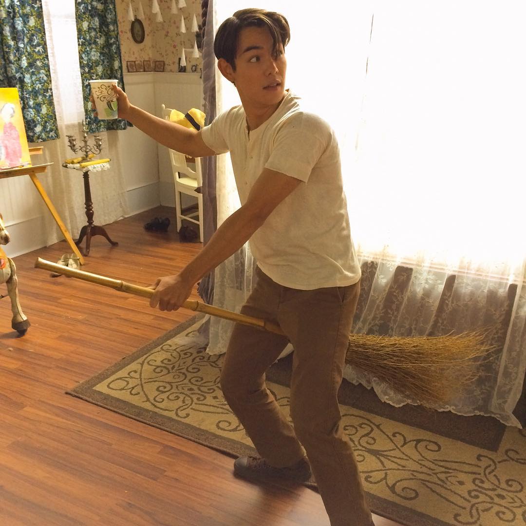 ryanpotterorg's tweet image. 📸 | Ryan's latest movie, #RunningforGrace, is now on Netflix! The movie released last year and was filmed in Hawaii! netflix.com/title/81017094 ryan-potter.org/photos/index.p…