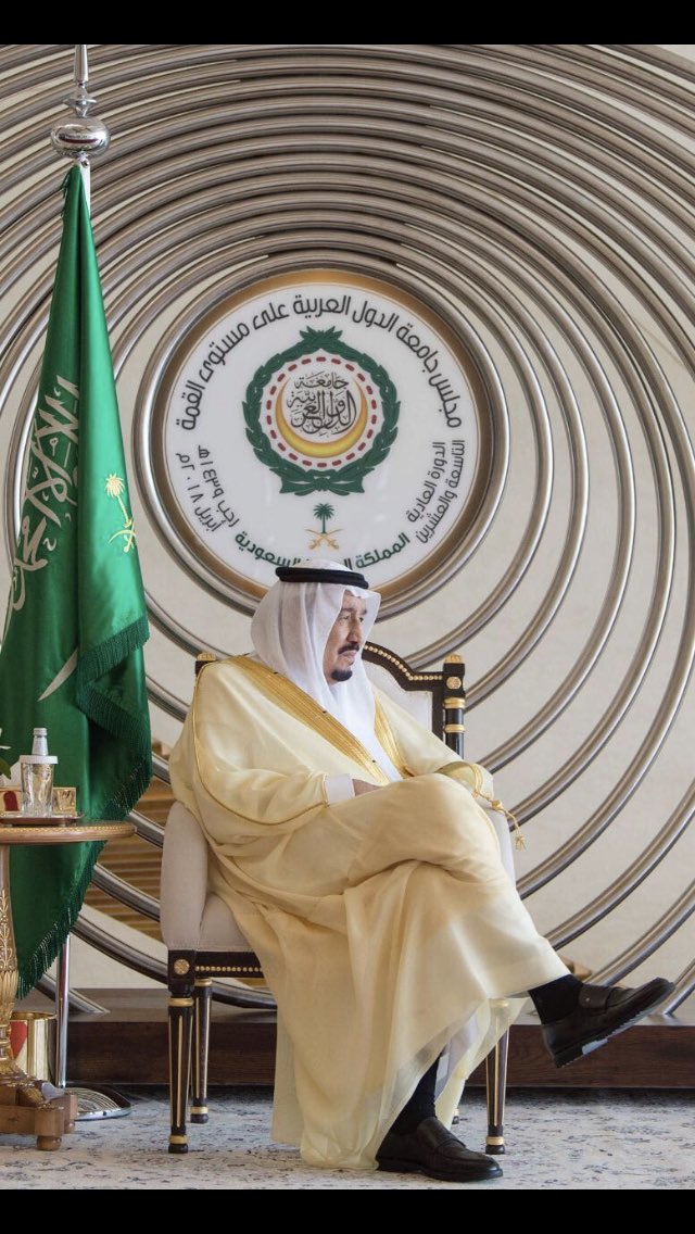 drbadah's tweet photo. السيادة لا تستجدى من أحد، هي نهج وطن منيع راسخ 🇸🇦. 
#سيادة_المملكة_خط_احمر
وكل محاولات النيل ستبوء بالخسران ، وستبقى #السعوديه_خط_احمر  عصية على كل عبثياتهم. https://t.co/t3bvrAquWI