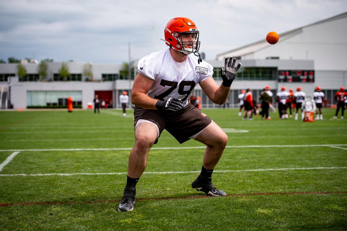Browns's tweet photo. Rookie Drew Forbes likes the "dog fights" that come with playing offensive guard

📰 » https://t.co/CUHmLpp0rT https://t.co/PlXwtVFZOj