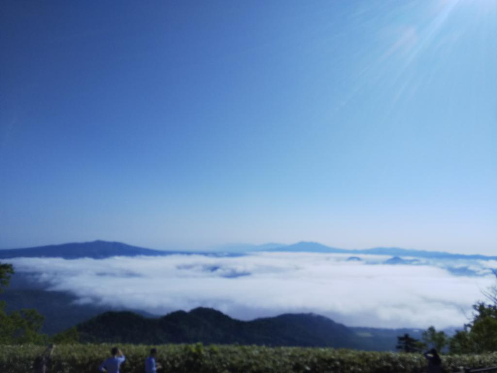 【#屈斜路湖・雲海ガイドツアー in 津別峠】
今朝も素晴らしい雲海を堪能♪
(^o^)

こんな景色を眺めながら飲むモーニング珈琲は格別です。
(^^)v