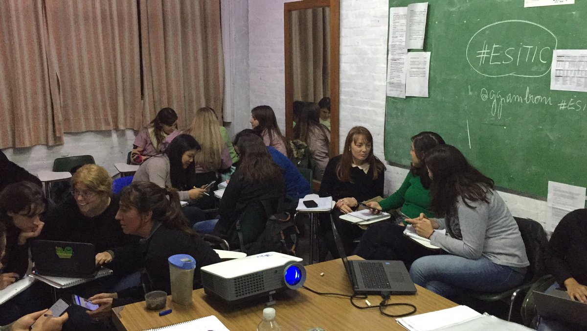 ggiambroni's tweet photo. #esitic esta vez trabajando el programa Canvas en la realización de poster digital https://t.co/ZVLQEa2FQu