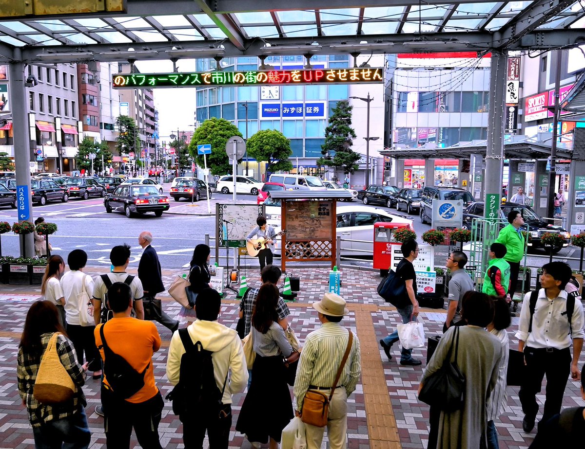 市川駅北口イベントステージ
