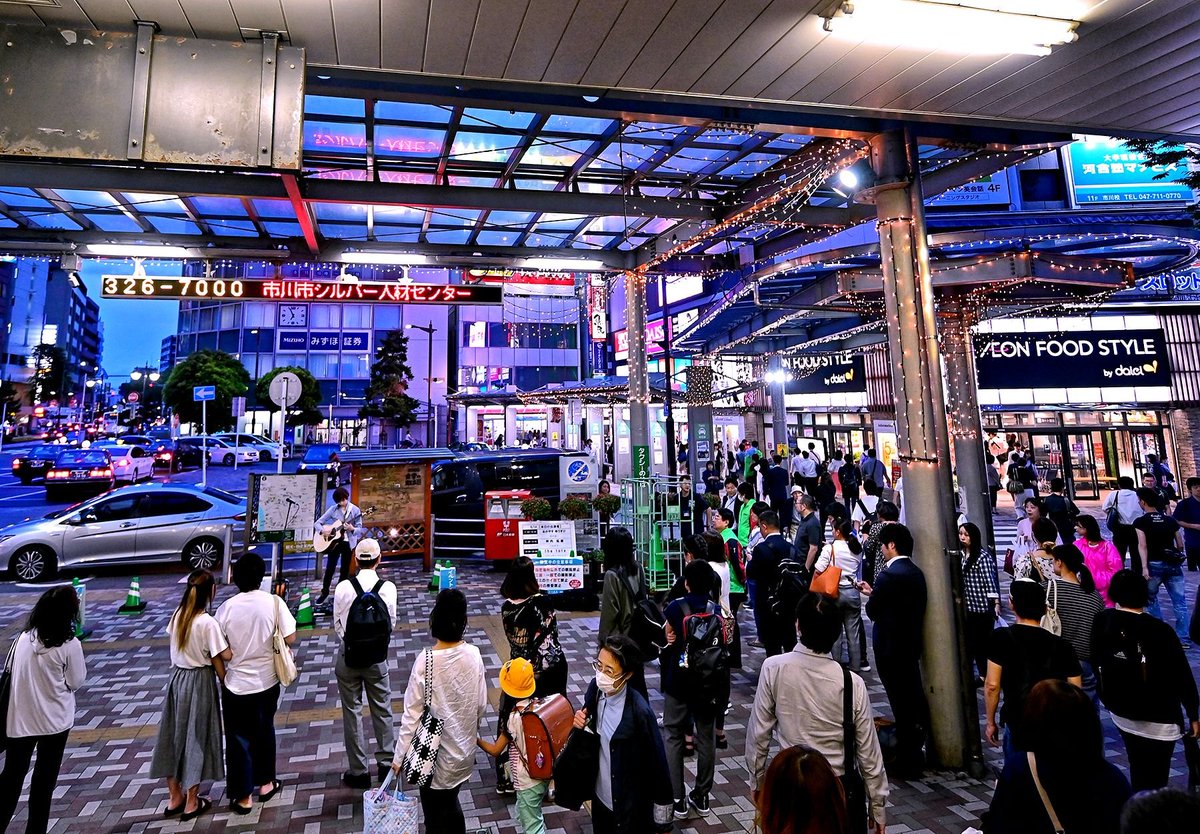 市川駅北口イベントステージ