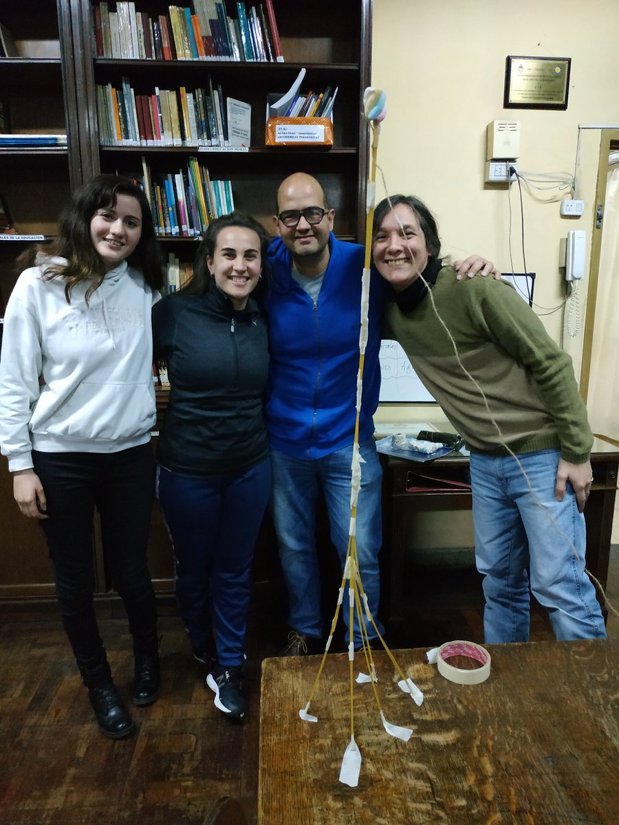 andpaula1972's tweet photo. 💪Los ganadores! Torre de 86 cm. Excelente trabajo en equipo💪 @ciieavellaneda #colaboraabp @BAeducacion @VicZorraquin https://t.co/6WlUQa8ako