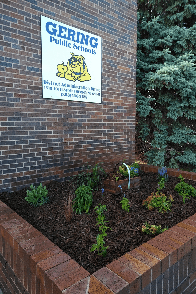 _GPSFoundation's tweet photo. Sprucing up our downtown GPS Administration Building today! #CommunityPride #OTDaysPrep #WelcomeGHSAlumni #ParadeReady https://t.co/cFcpAj5Aip