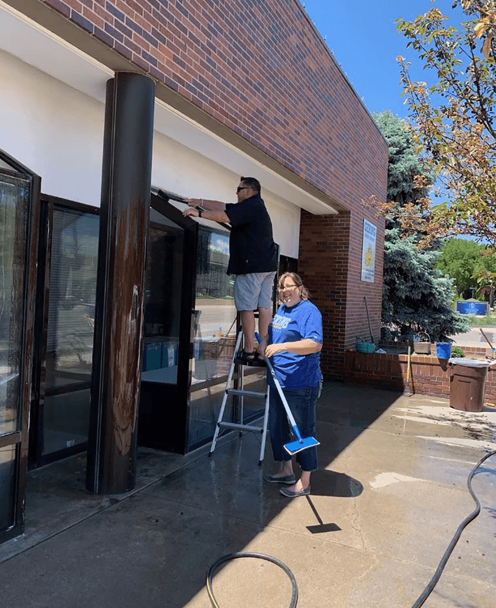 Sprucing up our downtown GPS Administration Building today! #CommunityPride #OTDaysPrep #WelcomeGHSAlumni #ParadeReady